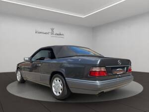 Imagen 6/24 de Mercedes-Benz E 220 (1993)