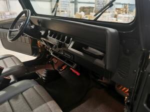 Bild 2/8 von Jeep Wrangler Sport 2.5 (1996)