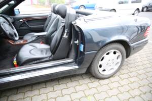 Immagine 11/17 di Mercedes-Benz SL 280 (1995)