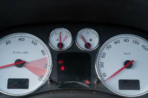 Bild 46/50 von Peugeot 307 CC 2.0i (2004)