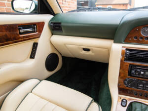 Imagen 37/80 de Aston Martin V8 Coupé (1996)