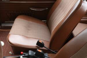 Image 34/50 of Volkswagen Karmann Ghia 1300 (1966)