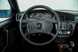 Image 7/50 of Mercedes-Benz 190 D (1985)
