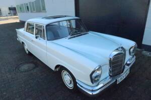 Image 6/50 of Mercedes-Benz 220 b (1965)