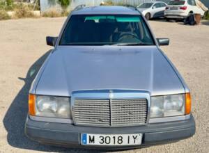 Image 23/23 of Mercedes-Benz 300 TD (1987)