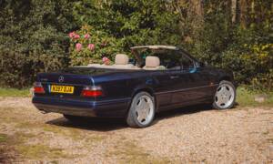 Imagen 3/41 de Mercedes-Benz E 220 (1995)