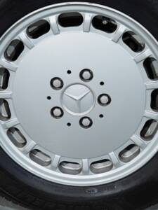 Bild 18/53 von Mercedes-Benz 300 E 4-Matic (1993)