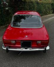 Image 7/11 of Alfa Romeo 2000 GT Veloce (1974)