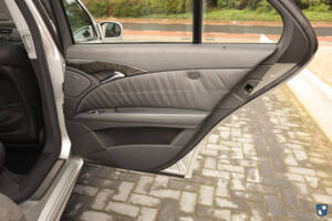 Image 19/84 of Mercedes-Benz E 55 AMG (2002)