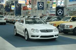 Image 11/50 of Mercedes-Benz SL 55 AMG (2003)