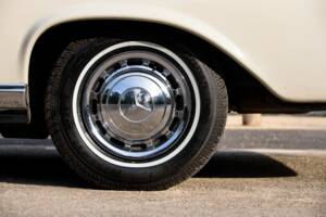 Image 11/18 of Mercedes-Benz 220 SE b (1962)