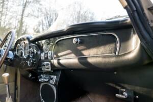 Immagine 27/36 di Aston Martin DB 6 Mk II (1970)