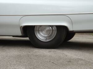 Immagine 36/50 di Cadillac DeVille Convertible (1969)