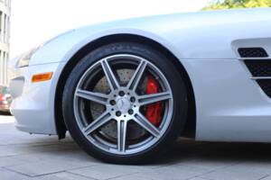 Image 16/75 of Mercedes-Benz SLS AMG Roadster (2012)