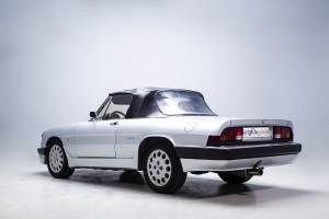 Imagen 13/36 de Alfa Romeo 2.0 Spider (1990)