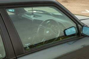 Image 38/50 of BMW 325i (1990)