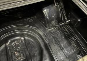 Image 21/28 of BMW 323i (1982)