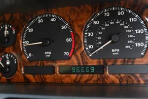 Image 19/21 of Daimler XJ 6 4.0 (1990)