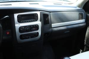 Image 64/82 of Dodge Ram SRT 10 (2005)
