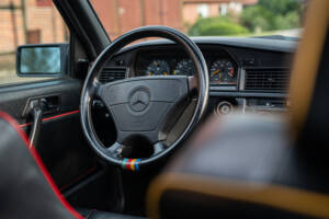 Imagen 30/48 de Mercedes-Benz 190 E 2.3 (1992)