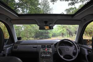 Image 41/50 of Mercedes-Benz E 320 (1998)