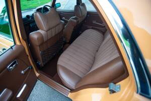 Image 14/32 of Mercedes-Benz 250 (1978)