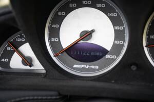 Image 33/45 of Mercedes-Benz SL 55 AMG (2004)