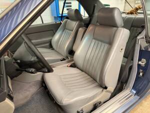 Image 7/16 of Mercedes-Benz 300 CE-24 (1989)