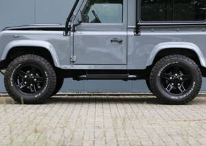 Image 28/56 of Land Rover 90 (1990)