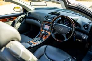 Image 24/50 de Mercedes-Benz SL 500 (2003)