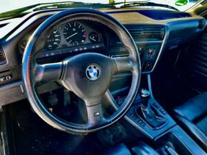 Bild 7/10 von BMW 325i (1987)