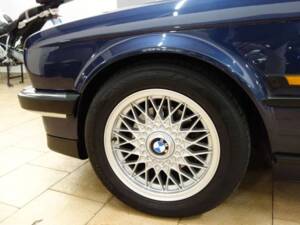 Bild 7/15 von BMW 320i (1988)