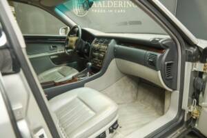 Immagine 44/50 di Audi A8 4.2 quattro (1995)