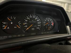 Imagen 11/14 de Mercedes-Benz E 220 (1993)