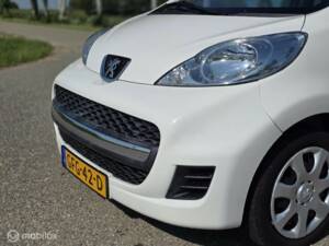 Image 14/32 of Peugeot 107 (2009)