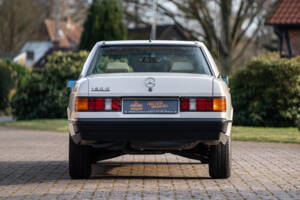 Imagen 16/42 de Mercedes-Benz 190 E (1984)