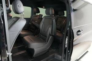 Image 5/35 of Mercedes-Benz V 300 d 4MATIC (2025)