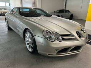 Image 5/34 of Mercedes-Benz SLR McLaren (2006)