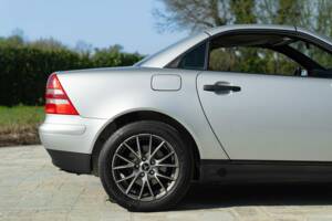 Afbeelding 30/50 van Mercedes-Benz SLK 200 (1997)