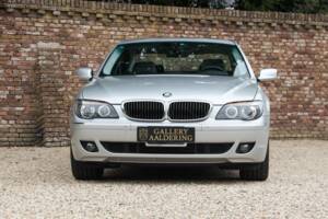 Immagine 13/50 di BMW 750i (2007)