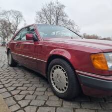 Immagine 40/162 di Mercedes-Benz 230 CE (1989)