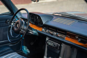 Image 34/40 of Mercedes-Benz 250 CE (1970)