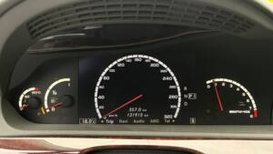 Bild 26/29 von Mercedes-Benz S 63 AMG (2007)