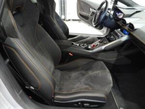 Image 9/15 of Lamborghini Huracán LP 610-4 (2014)