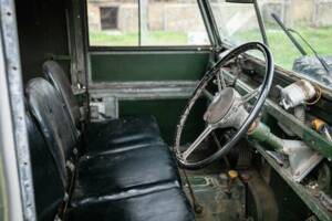 Image 2/40 of Land Rover 107 (1954)