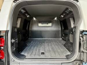 Image 22/25 of Land Rover Defender 110 D300 AWD (2022)