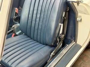 Image 32/50 of Mercedes-Benz 280 SL (1984)