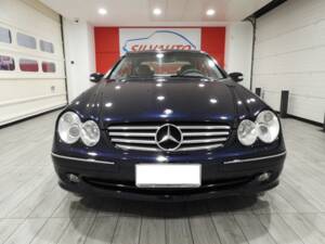 Immagine 2/15 di Mercedes-Benz CLK 320 (2002)