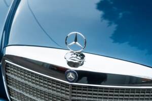 Image 50/57 de Mercedes-Benz 280 SE 3,5 (1971)