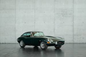 Image 20/50 de Jaguar E-Type (1970)